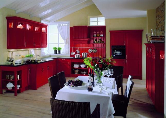 מטבח בצבעים אדומים. מקור תמונה: 4studios.ru