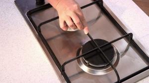 איך לנקות את הגריל על תנור גז בהיקף ושומן?
