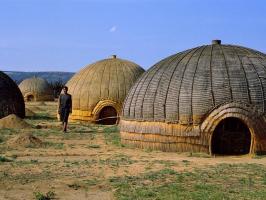 מדוע עמי הילידים באפריקה בונים בתים עגולים
