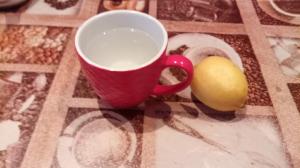 מדוע אני שותה מים עם לימון ודבש כל יום. 7 סיבות