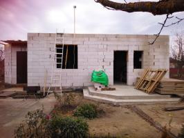 בניית בית (כהכנה קירות ובנייה)