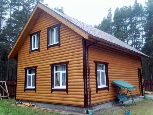 בית מסגרת חזית עשוי בית בלוק. שירות תמונה עם Yandex תמונות. 