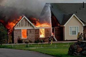 כיצד להגן על הבית שלך מפני אש: המלצות מקצועניות