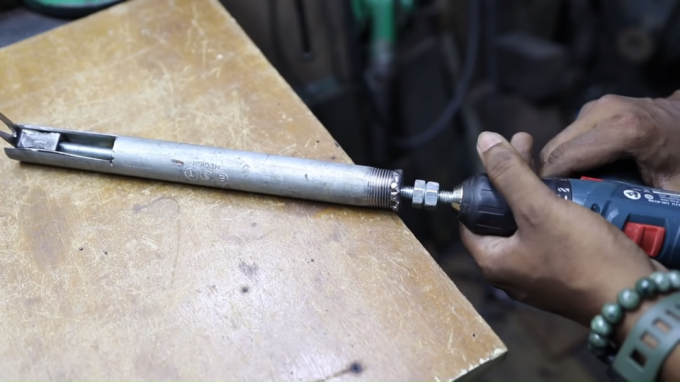 תהליך תיקון הזרבובית בצורת מוט ברזל עבור מברגים