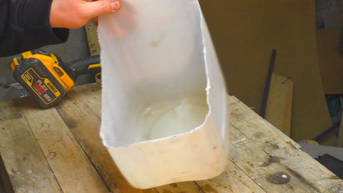 פרידה מכל פלסטיק עבור מקרה כלי הרכבה. מקור: https://www.youtube.com/watch? v = 5VGl8hqwWjk